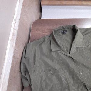Men's size Large polyester Gucci olive green subtle logo casual shirt